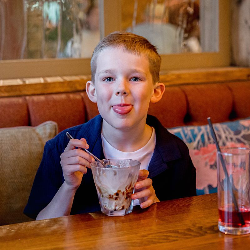 kids_eat_£1_dessert_fun